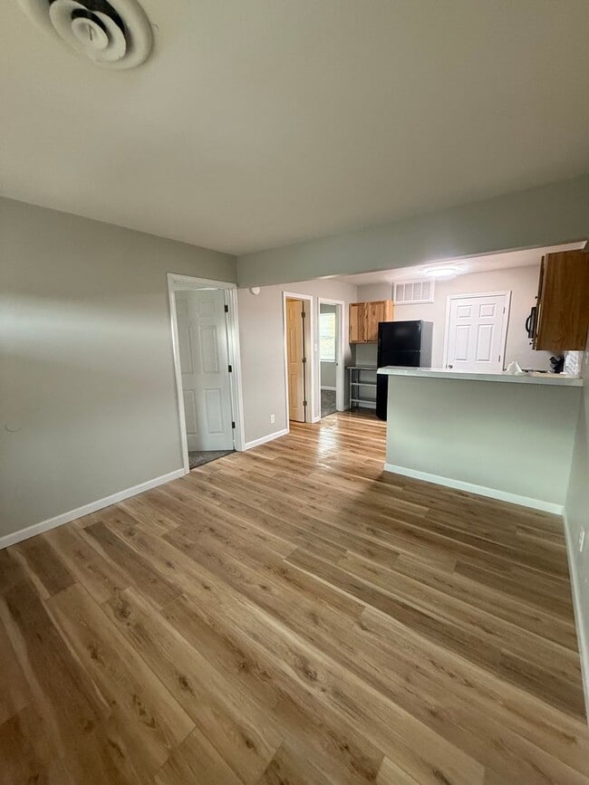 Building Photo - 715 Demaret Dr