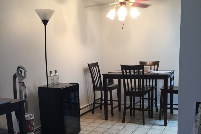 Kitchen eating area - 3 Helen Ave