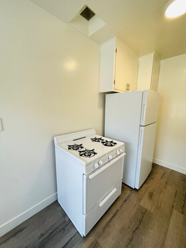 Unit #6 Kitchen - 817 N Las Palmas Ave