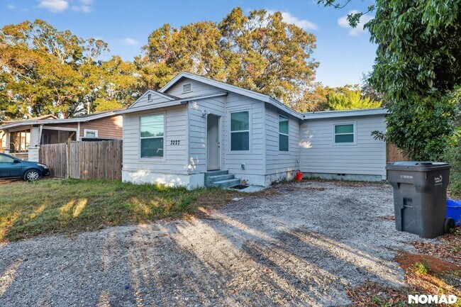 Foto del edificio - 3227 70th Ave N