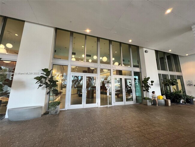 Foto del edificio - 350 S Miami Ave