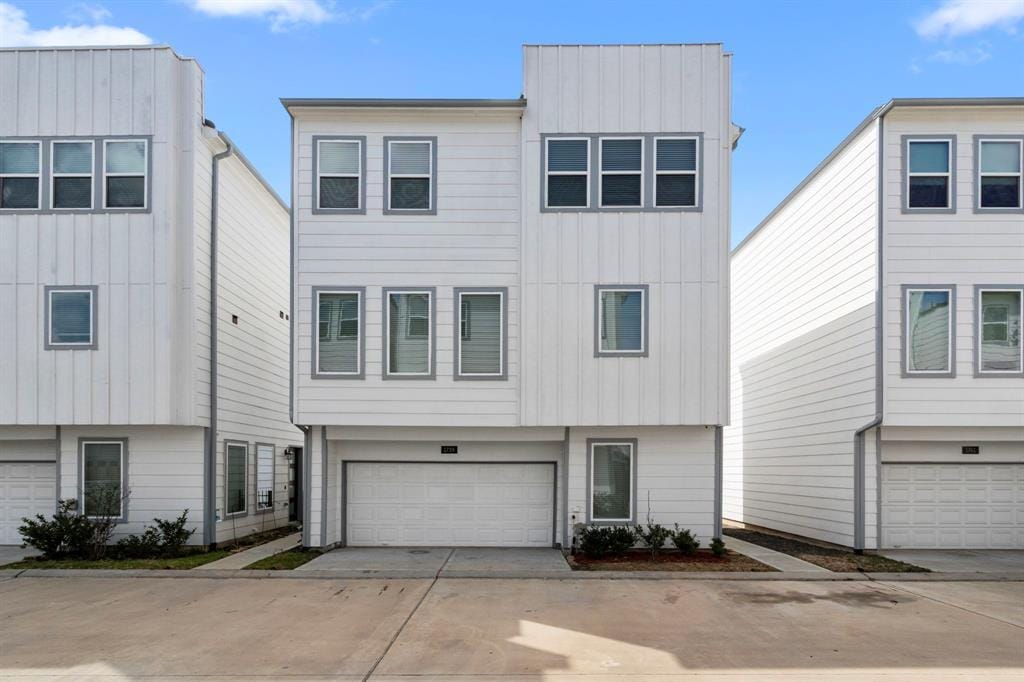 Primary Photo - 1739 Cove Cres Ct
