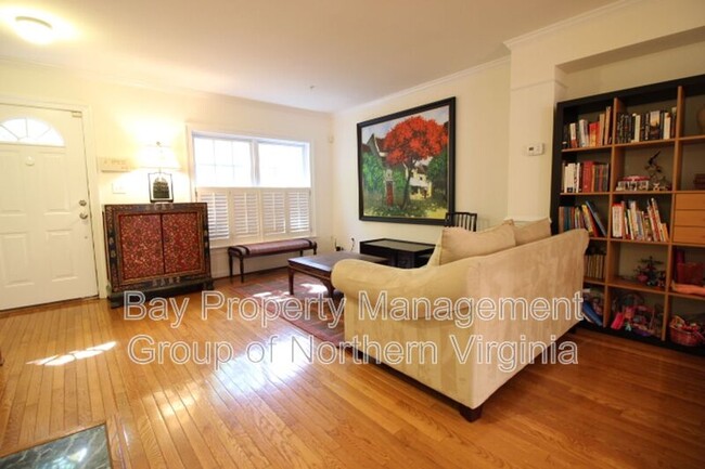 Foto del edificio - 2304 GREENBRIER COURT
