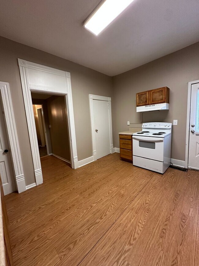 Building Photo - 2 Bedroom Single Family Home!