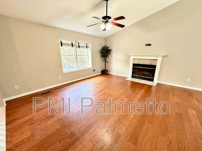 Building Photo - 844 Bentley Dr