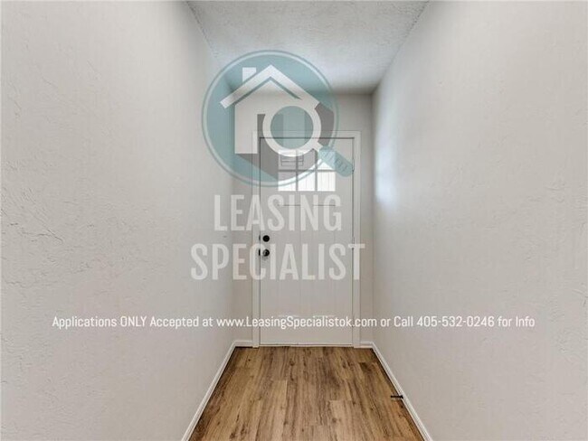 Building Photo - Beautifully Remodeled 3 Bed 2 Bath Moore H...