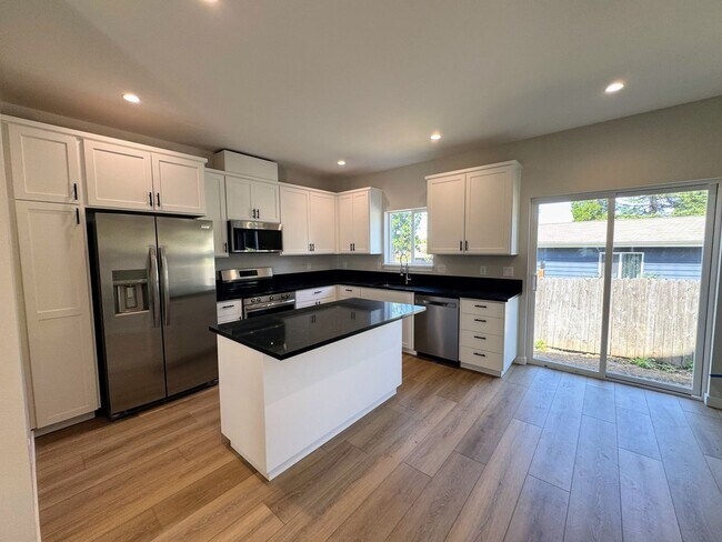 Foto del edificio - 13822 SE Oatfield Rd