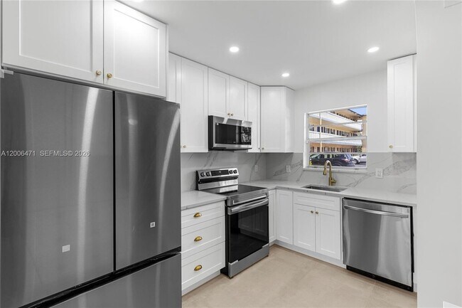 Foto del edificio - 1400 NE 57th Ct