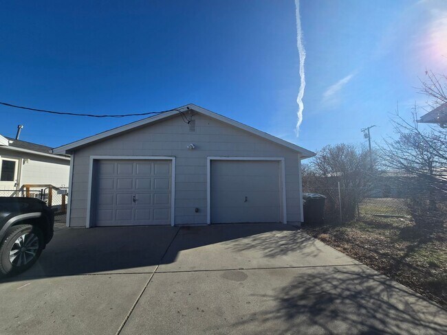 Foto del edificio - 512 1/2-417 1/2 16th St W