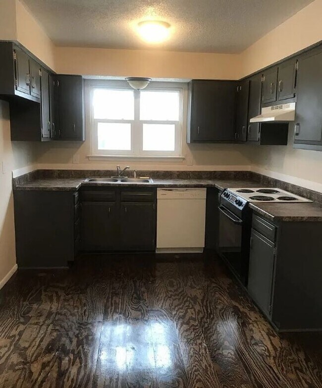 Building Photo - LEASING