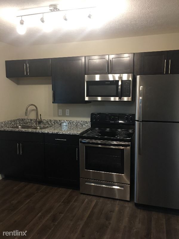 Foto principal - 122 E Main St