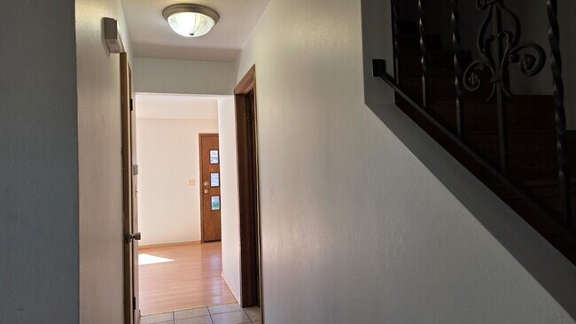 Foto del edificio - "3-Bed Townhouse with 1.5 Baths in Appleton!