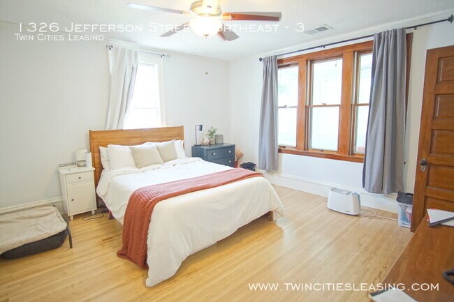 Foto del edificio - 1326 Jefferson St NE