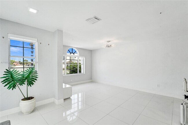 Building Photo - 16300 SW 139th Ct