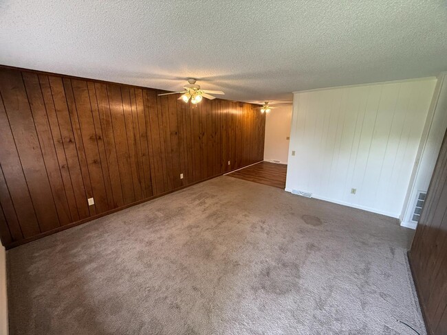 Building Photo - 106 Hankins Dr