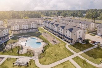 Building Photo - Starwood Farms Townhomes