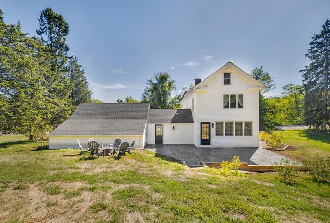Building Photo - 99 Horse Pond Rd