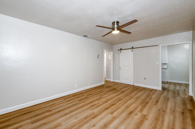 Foto del edificio - 326 E Dudley