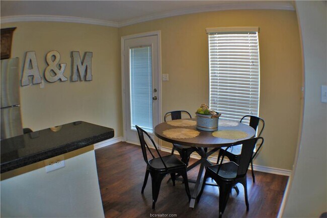 Building Photo - 1213 Oney Hervey Dr