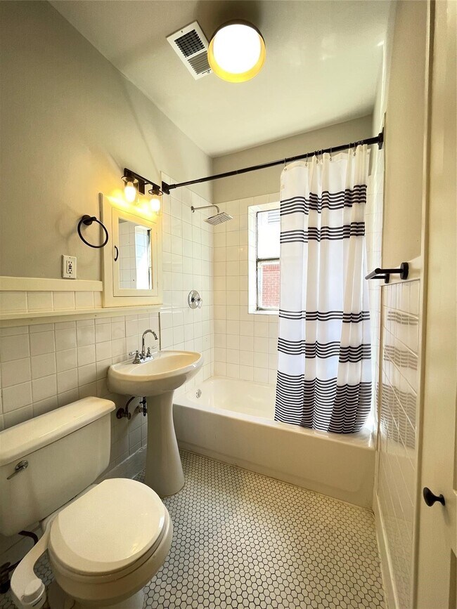 Foto del edificio - 1201 W Gray St