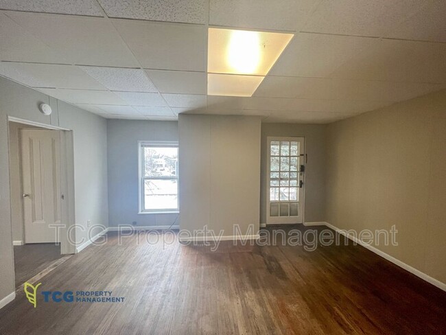 Building Photo - 639 Benton St