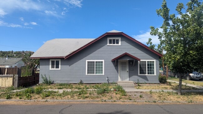 Building Photo - 261 Martin St