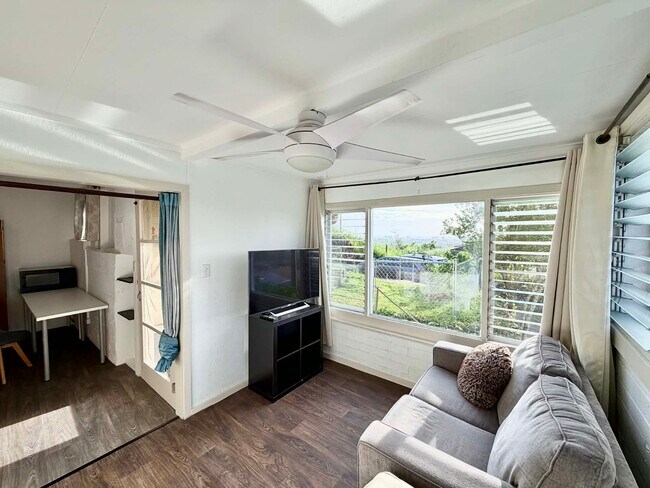 Foto del edificio - 1576 Elua St