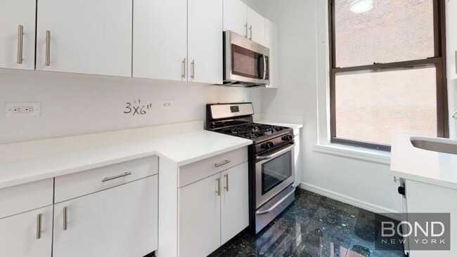 Building Photo - 156 E 37th St