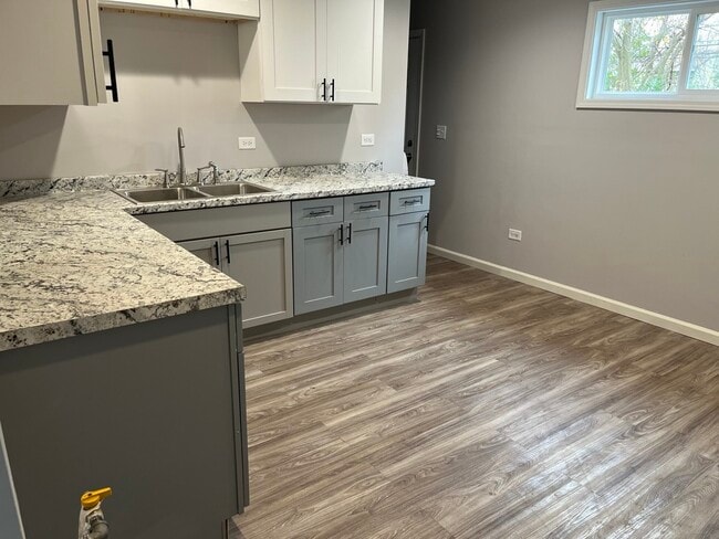 Building Photo - 1918 Ashland Ave