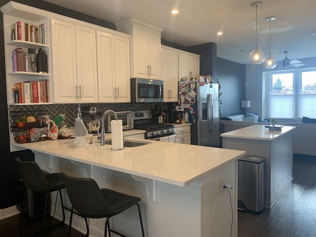 Breakfast Bar and Full Kitchen - 3606 Journal St