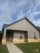 Building Photo - 665 The Cottages