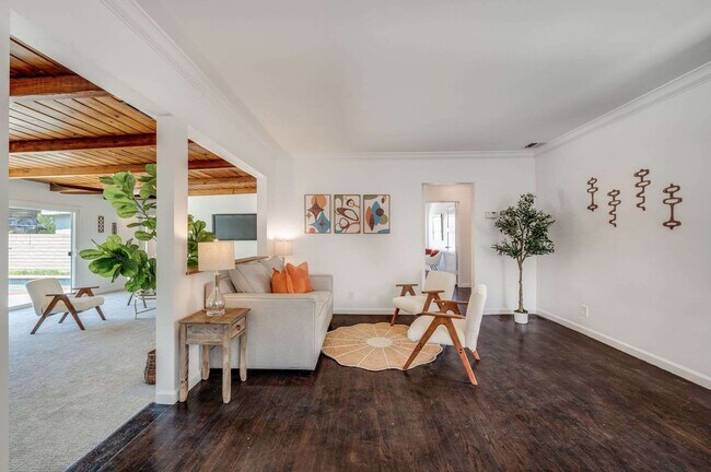 Foto del edificio - 6901 Bertrand Ave