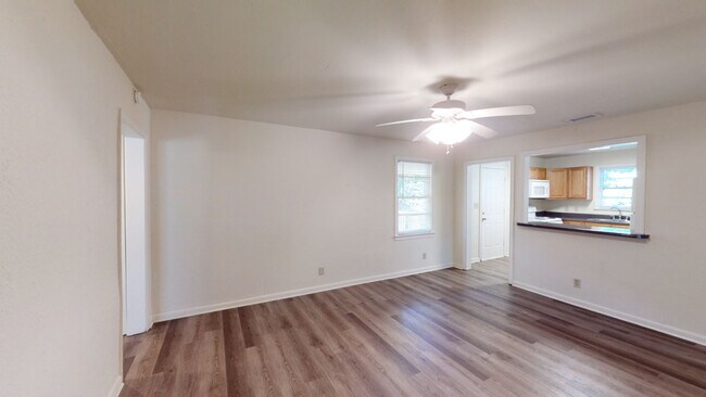 Foto del edificio - 1654 Mayhew St