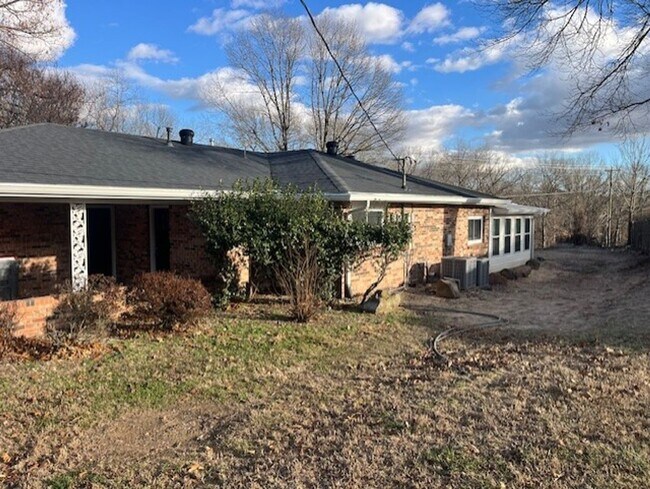 Building Photo - Cute 2 Bedroom 2 bath Duplex in Rogers!