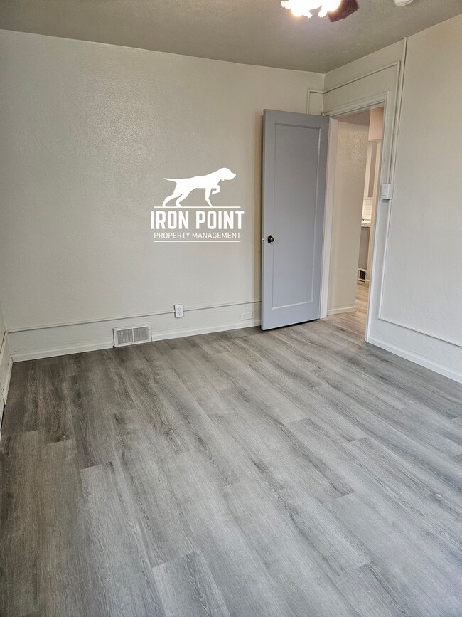 Foto del edificio - Move-in Special-Renovated 3bed/2bath home w/gas fireplace, garage, near downtown Caldwell.