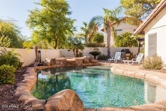 Building Photo - 411 E Marny Rd