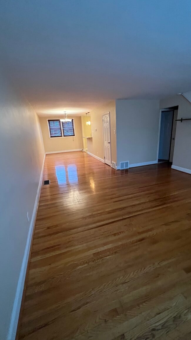 Building Photo - 4313 Deerpath Ln