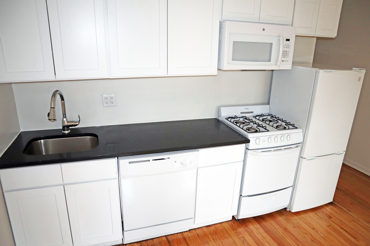 Cocina - 328 E 55th St
