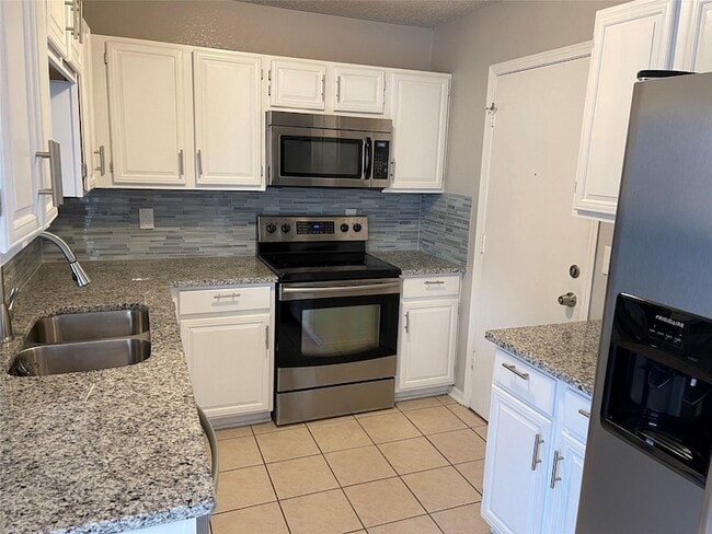 Foto del edificio - 18159 Whispering Gables Ln