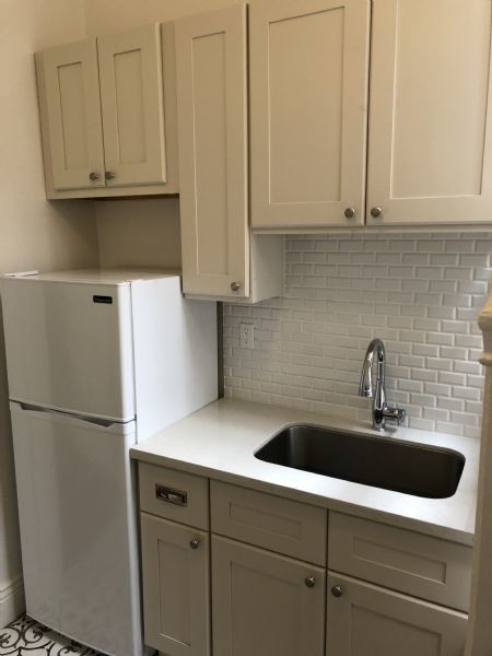 Building Photo - Beautiful Jr 1 Bedroom Apartment!