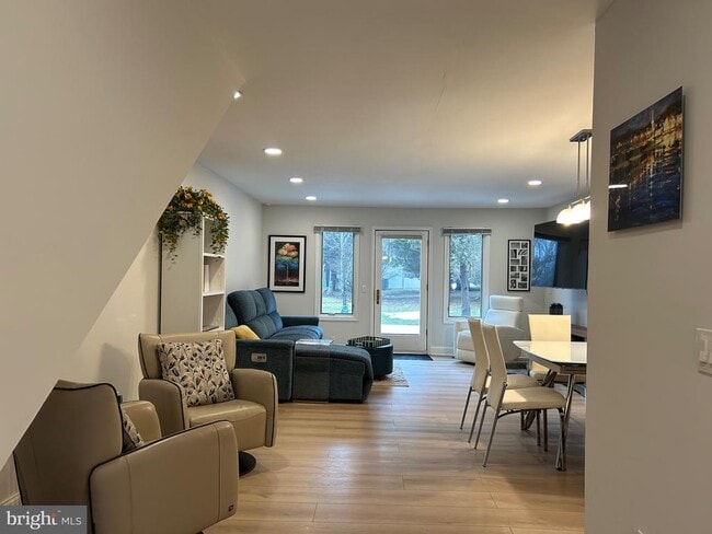 Building Photo - 40 Tahoe Dr