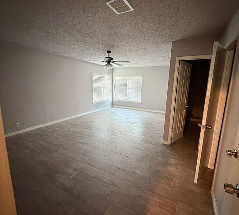 Building Photo - Well-maintained one story home