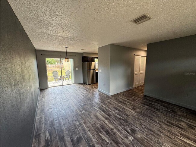 Foto del edificio - 3Br/1Ba Pet Friendly With Large Fenced Back Yard