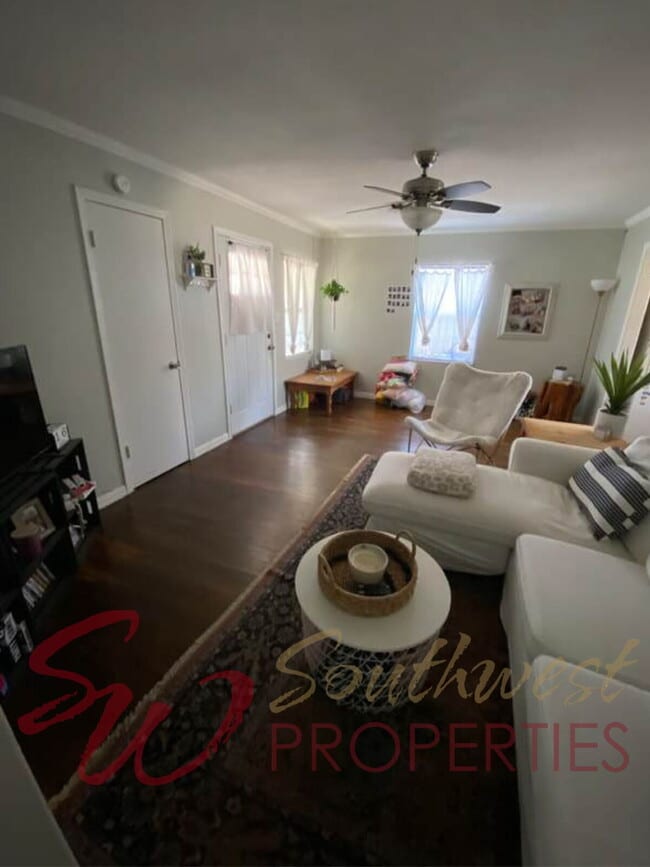Building Photo - 3 Bed, 1 Bath Home – Great for Roommates or Small Family