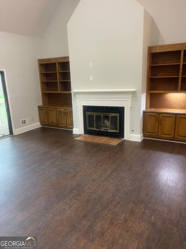 Foto del edificio - 5035 Highland Hills Pkwy