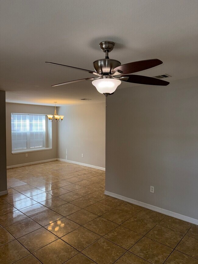 Foto del edificio - 8919 Heather Ct