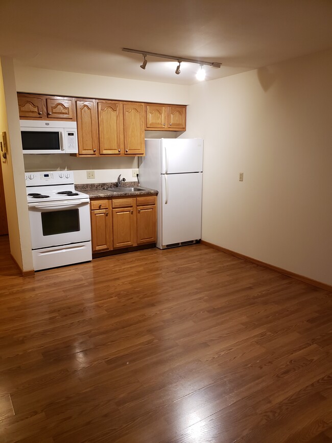 Regular 1 cama - Madison Square Apartments