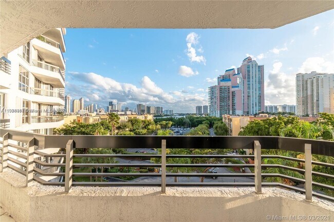 Foto del edificio - 3400 NE 192 St
