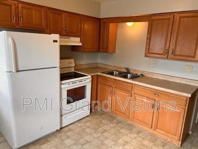 Building Photo - 1622 University Dr