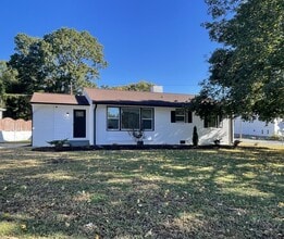 Building Photo - 2301 Shamrock Dr